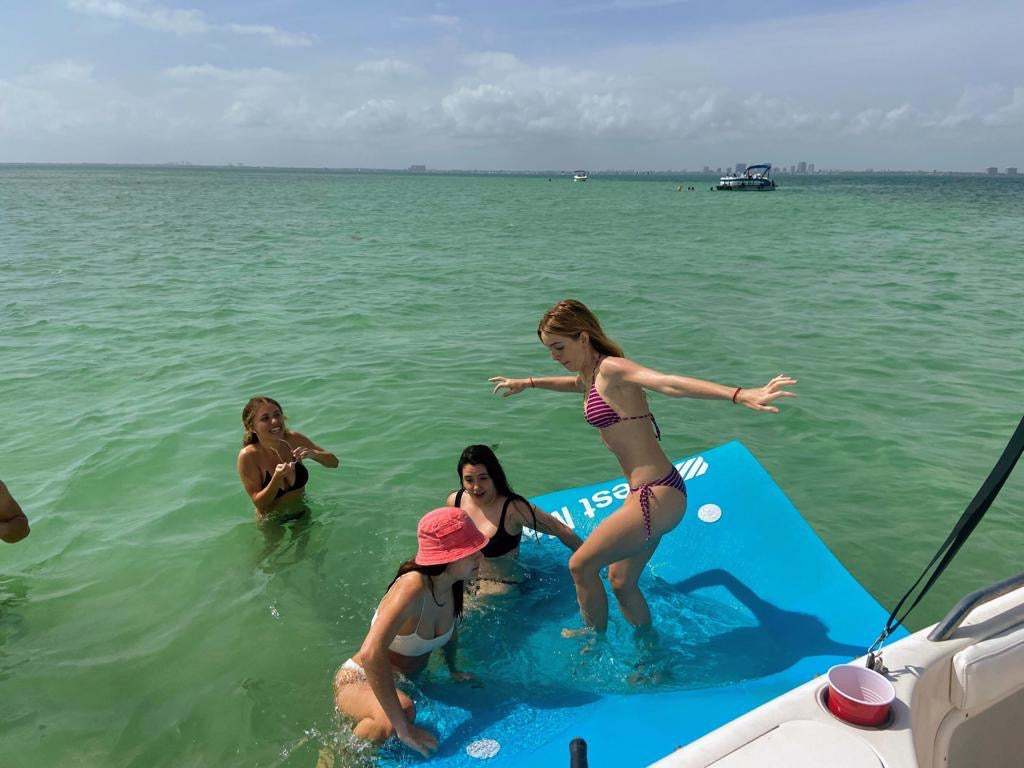 Private Boat Rental with captain in Miami Florida 5 Star Boat Rental